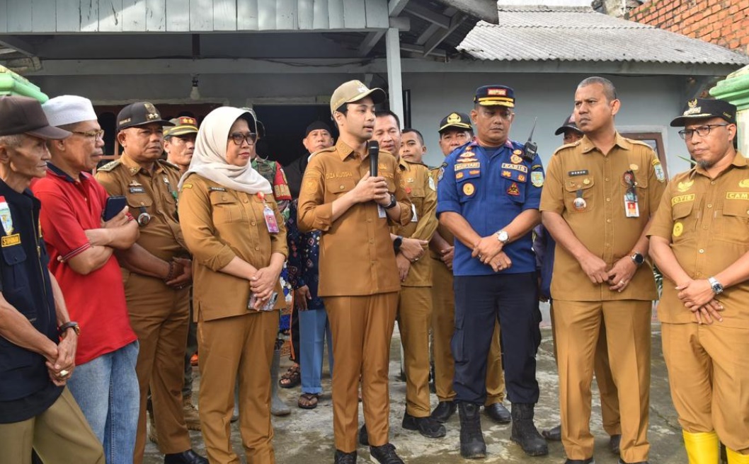 Pastikan Logistik Tersedia, Wawako Diza Cek Dapur Umum dan Salurkan Bantuan