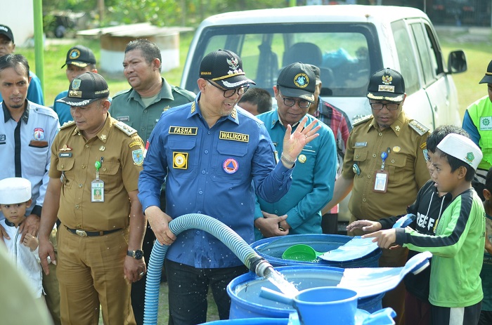 Cepat Tanggap, Fasha Salurkan Air Bersih Kepada Warga Kota Jambi