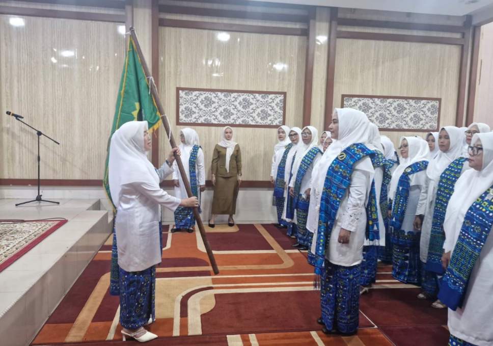 Hj. Hesti Haris Resmi Lantik Ririn Noviyanti Pimpin BKMT Muaro Jambi 2025–2030