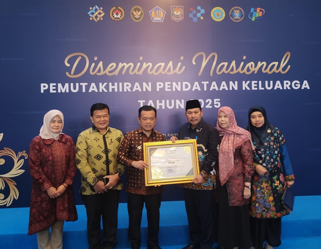 Gubernur Al Haris Raih Penghargaan BKKBN pada Diseminasi Nasional Pemutakhiran Data Keluarga 2025