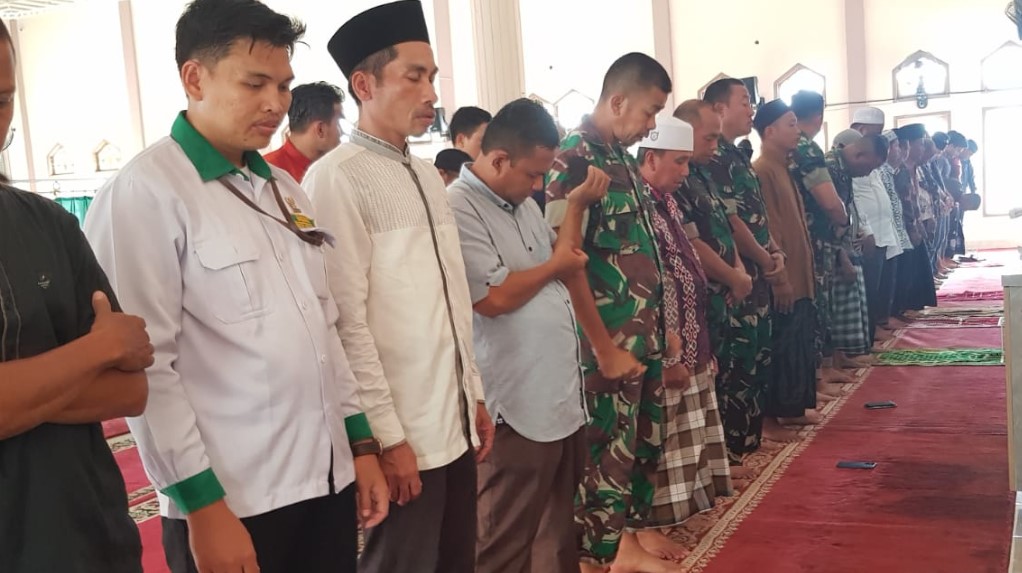 Kapok Sahli Pangdam II/Swj Salat Berjamaah di Lokasi TMMD ke-115 Kodim 0415/Jambi