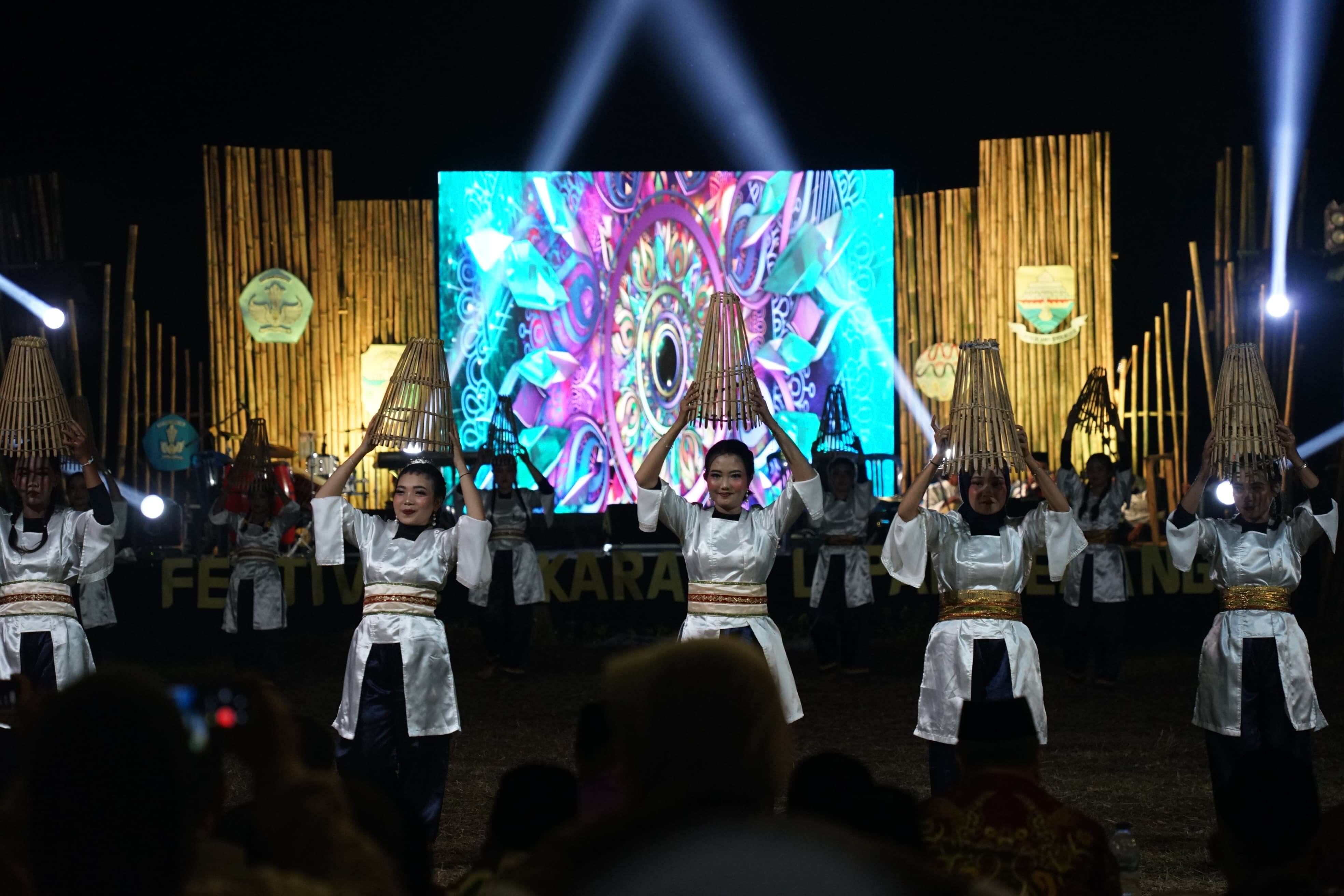 Festival Bekarang Lopak Sepang 2024, Tradisi Mengambil Ikan di Lubuk Larangan di Muaro Jambi