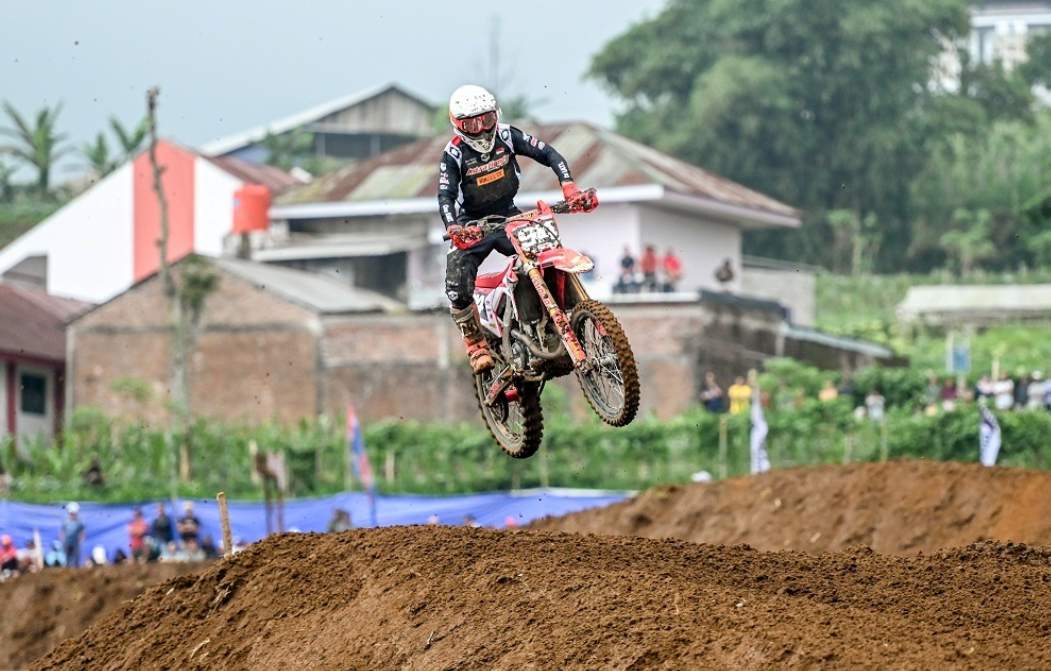 Tekad Arsenio Bawa Astra Honda Juarai Kejurnas Motocross 2025  