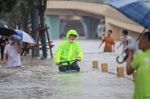 China Diterjang Banjir Bandang, Ribuan Warga Dievaluasi