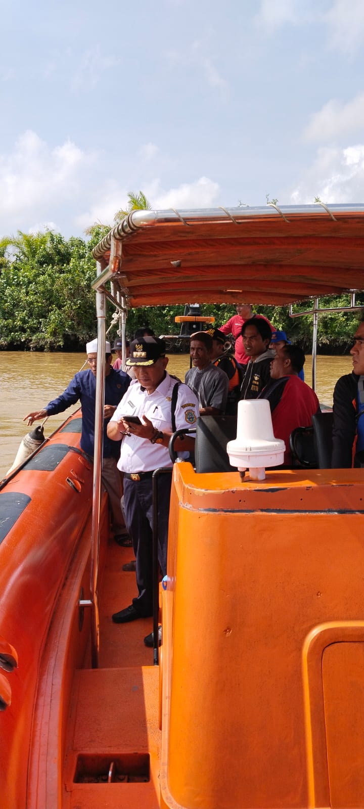 Pompong Pengangkut Bibit Sawit Tenggelam di Perairan Berbak, 2 Orang Awaknya Belum Ditemukan