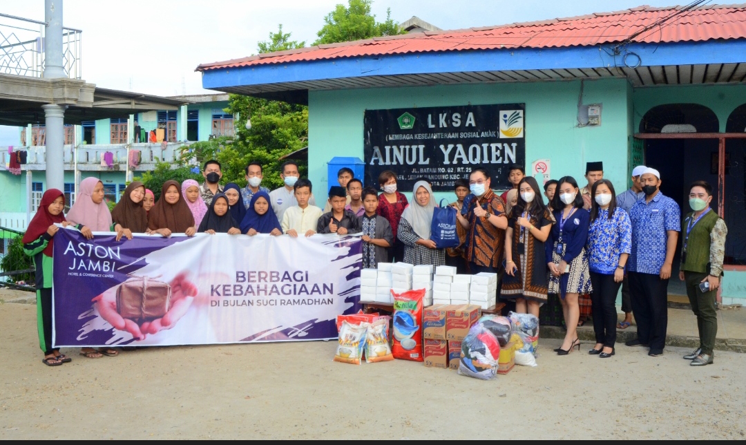 Aston Jambi Berbagi Kebahagiaan di Bulan Suci Ramadan Bersama Anak Anak Panti Asuhan 