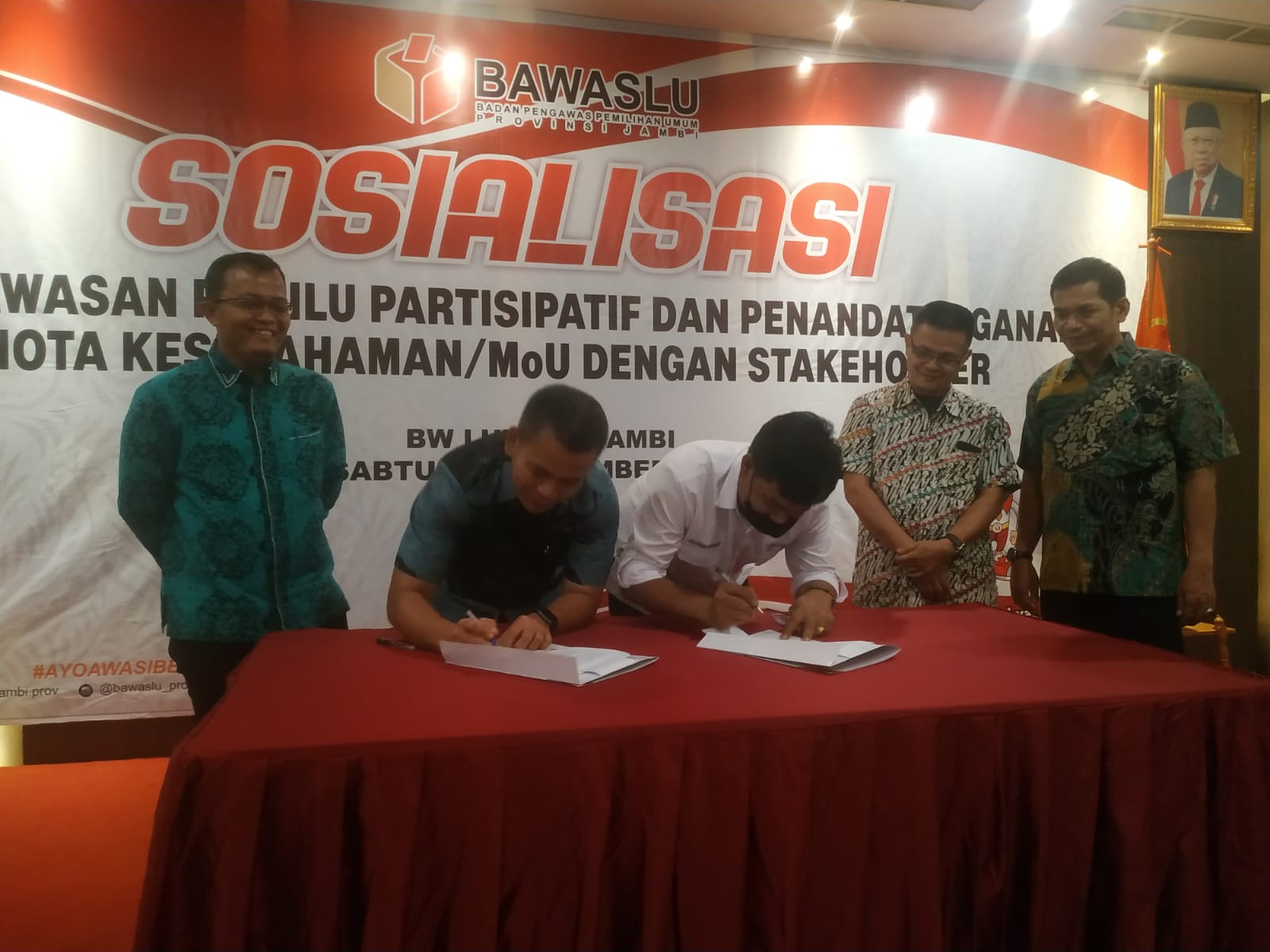 Bawaslu Provinsi Jambi dan SMSI Jambi Jalin MoU