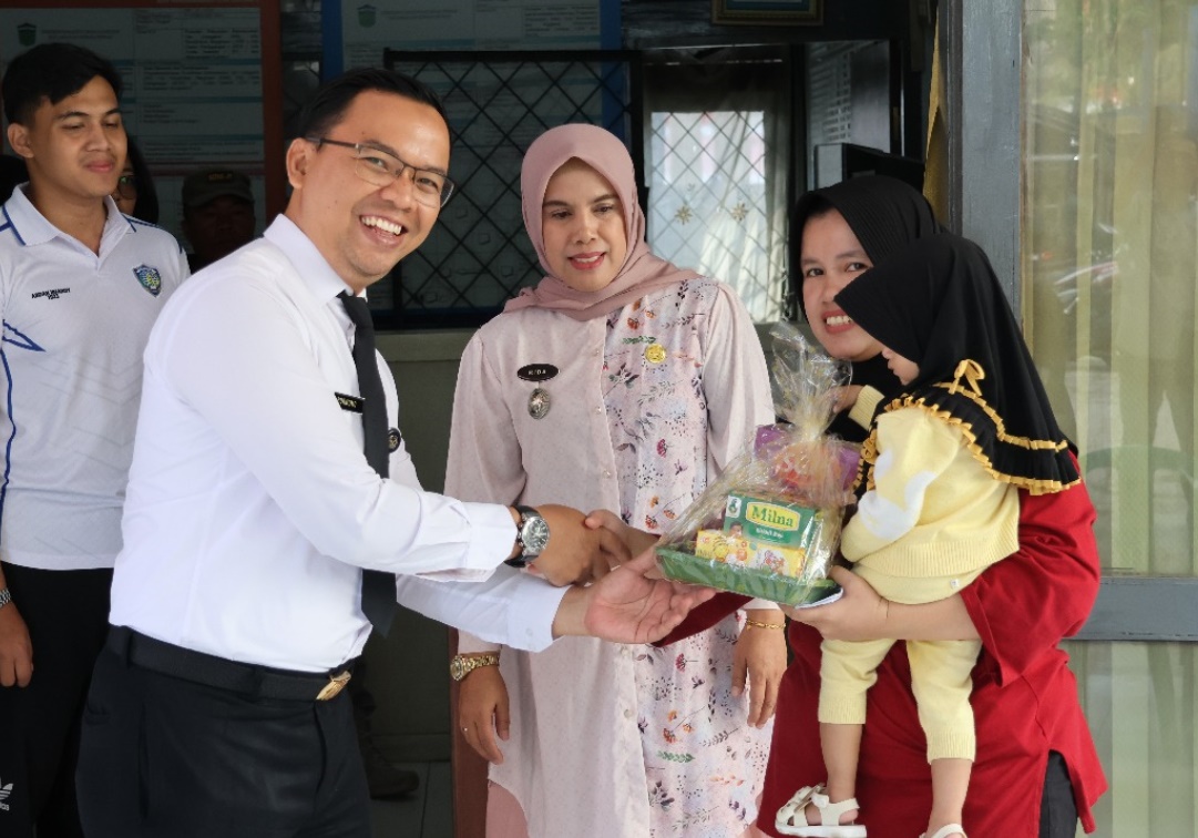 Cegah Stunting, Imigrasi Kerinci Bersama Kantor Camat sungai penuh berikan Nutrisi Tambahan