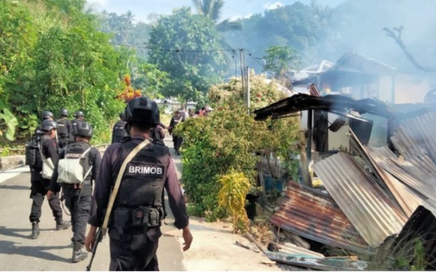 Mencekam! Bentrok di Maluku Tenggara, 2 Polisi Dipanah, 2 Warga Tewas dan Puluhan Bangunan Rusak