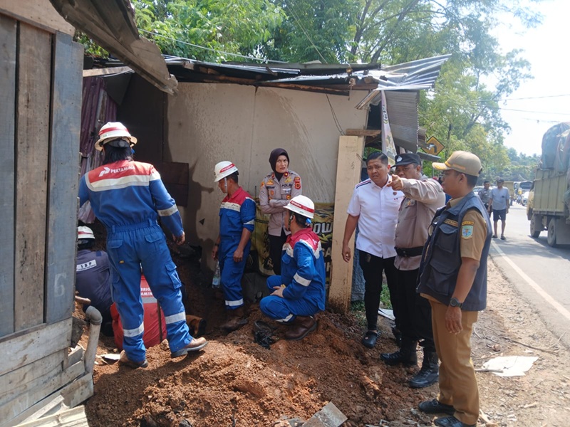 Tumpahan Minyak di Got Bongkar Dugaan Illegal Tapping Pipa Pertamina di Jambi, Polisi Kini Buru Para Pelaku