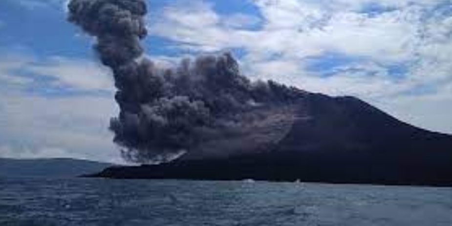 Siaga Level 3,  Gunung Anak Krakatau Terjadi Gempa Tremor