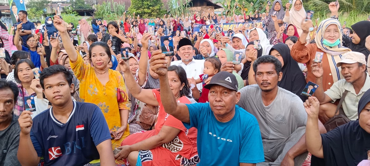 Sempat Diguyur Hujan, Tak Halangi Warga Kelurahan Talang Bakung Kecamaan Paal Merah Bertemu H Abdul Rahman