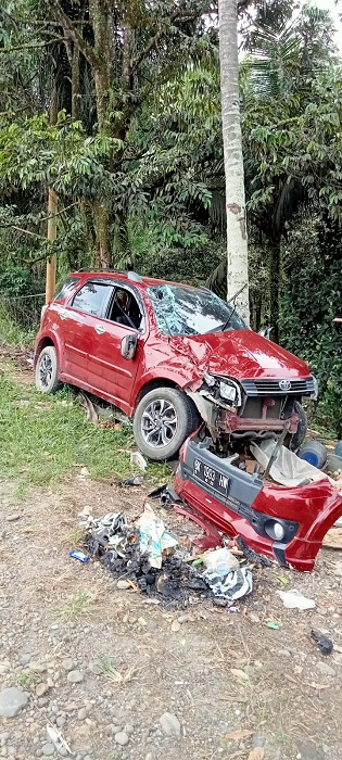 Diduga Mengantuk, Sopir Toyota Rush Tewas pada Kecelakaan Tunggal di Jalinsum KM 55 Jujuhan, Kabupaten Bungo