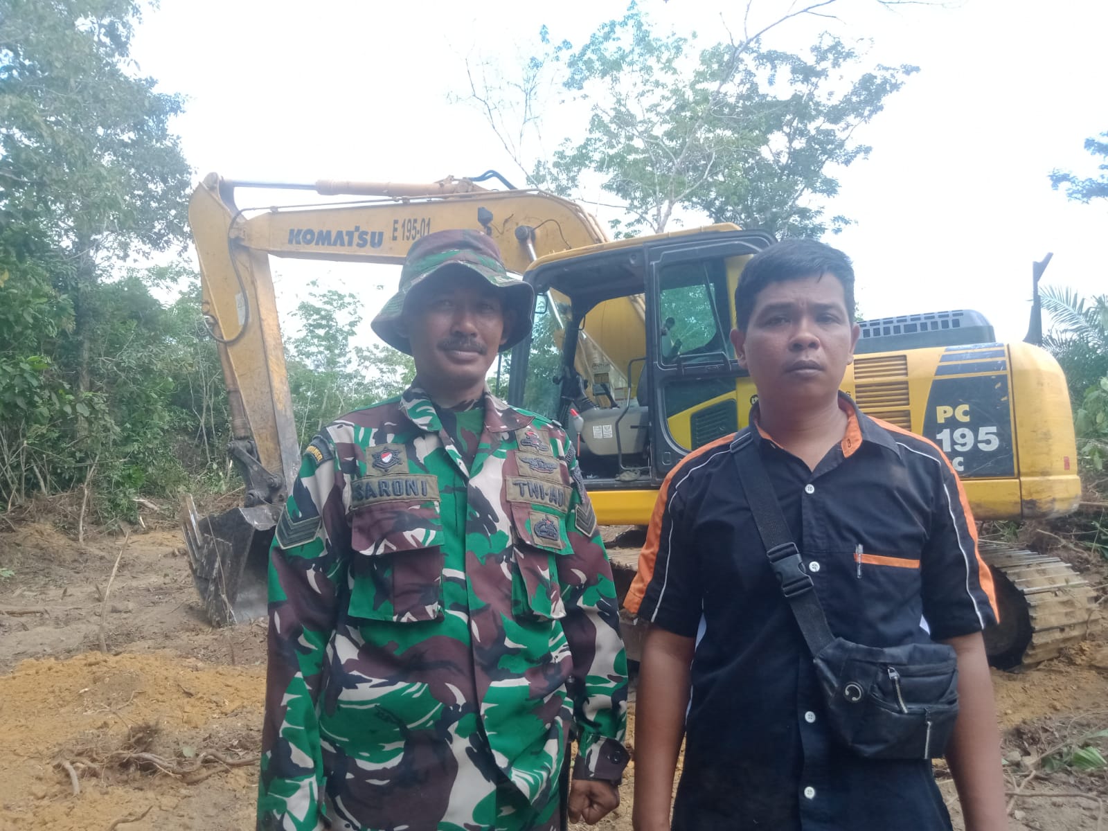 Senangnya Warga Desa Muaro Debapo Atas Pembukaan Jalan oleh Satgas TMMD ke-121 Kodim 0415/Jambi