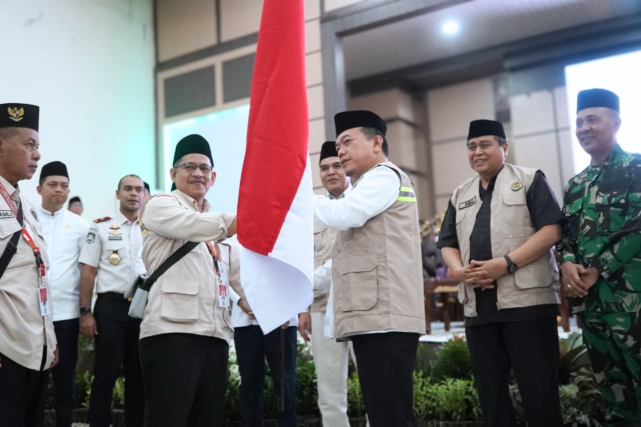 Gubernur Al Haris Lepas 443 Jemaah Haji Kloter 13 Jambi, Harapkan Perjalanan Lancar dan Pulang dengan Selamat