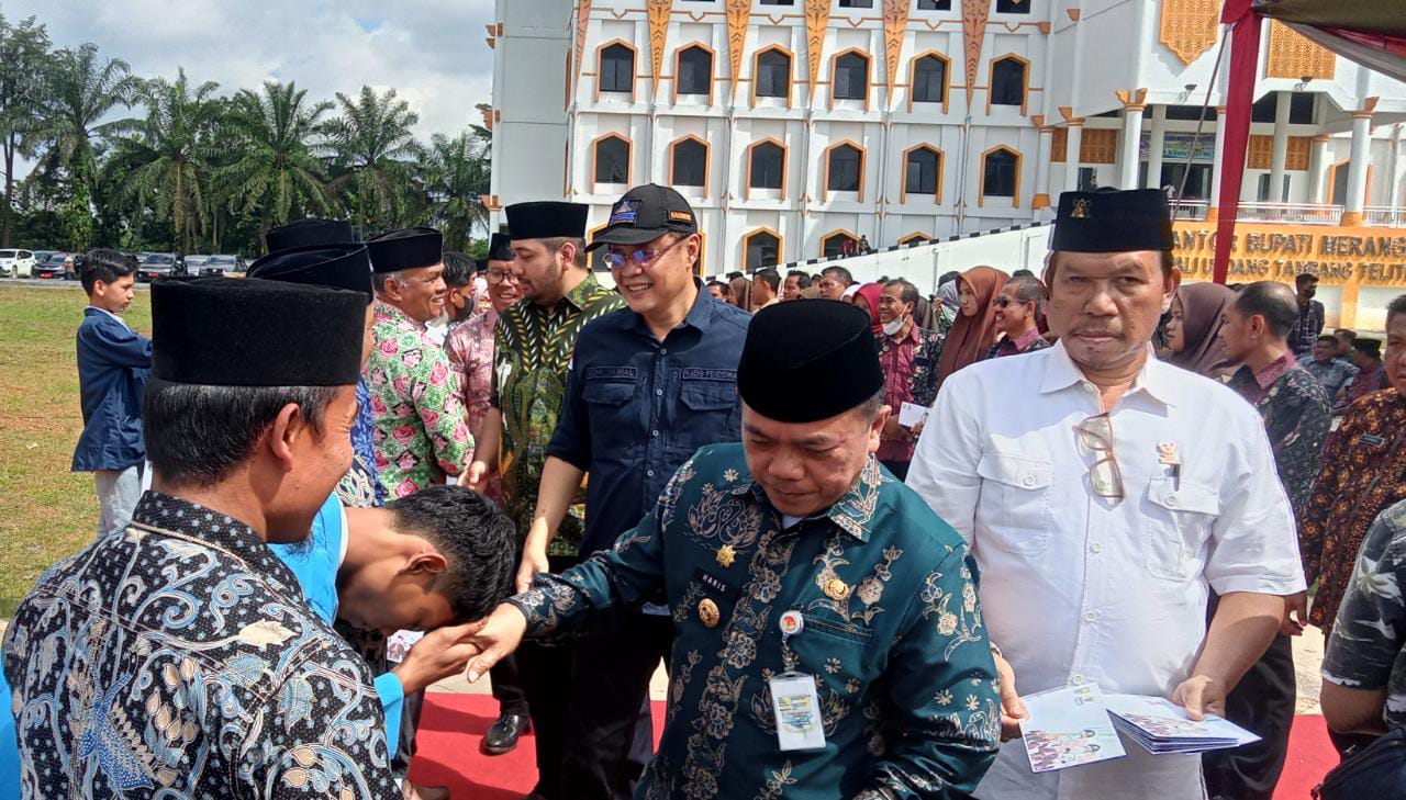 Resmikan Kantor Bupati Merangin, Gubernur Jambi Sindir Stadion Tak Terawat