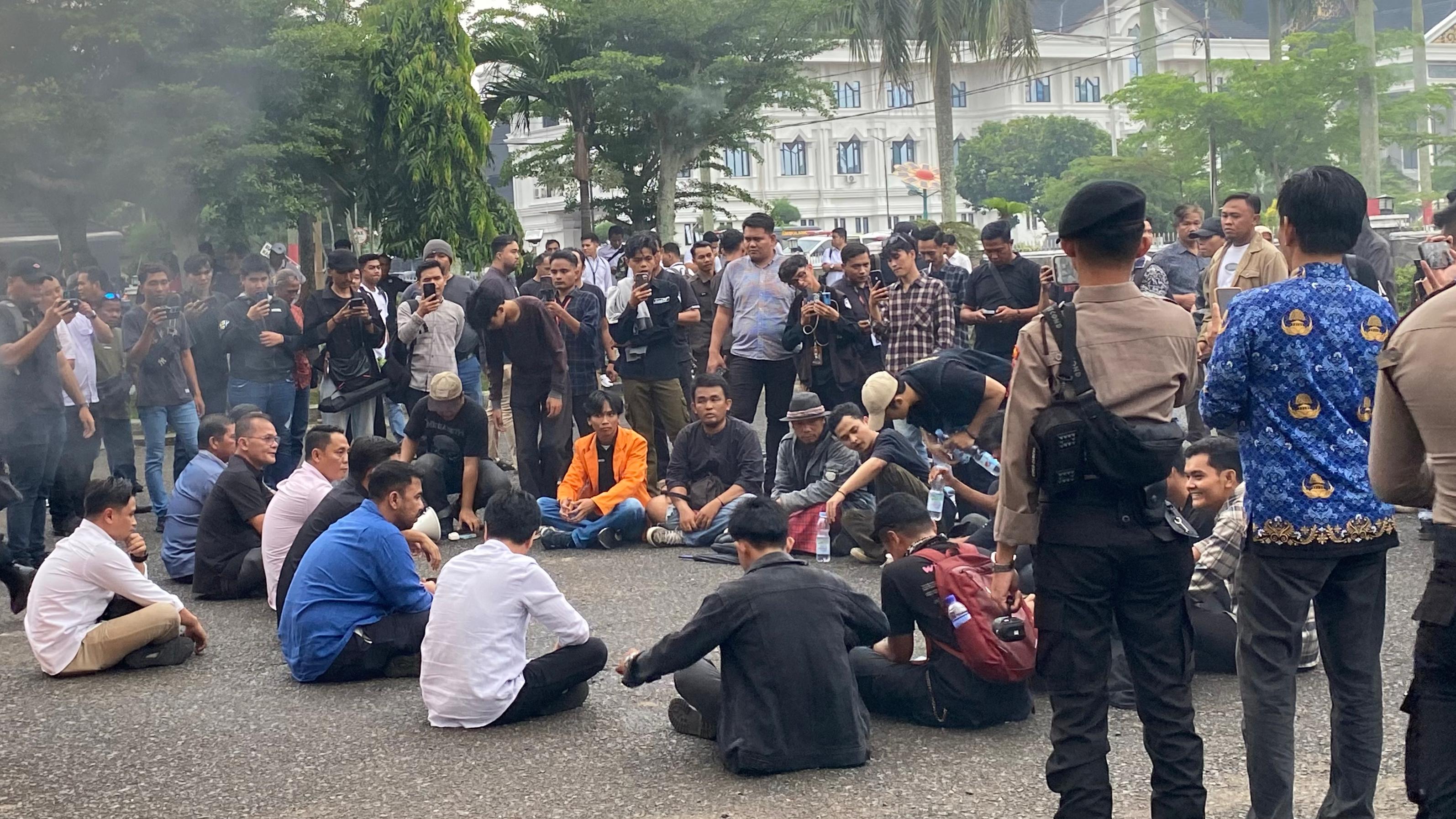 20 Tuntutan Mahasiswa saat Aksi di DPRD Provinsi Jambi