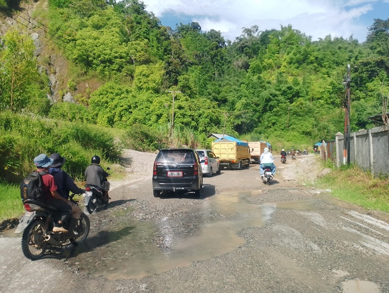 Jelang Mudik Lebaran, Jalan Nasional di Kerinci Rusak Parah, Ternyata Ini Penyebabnya