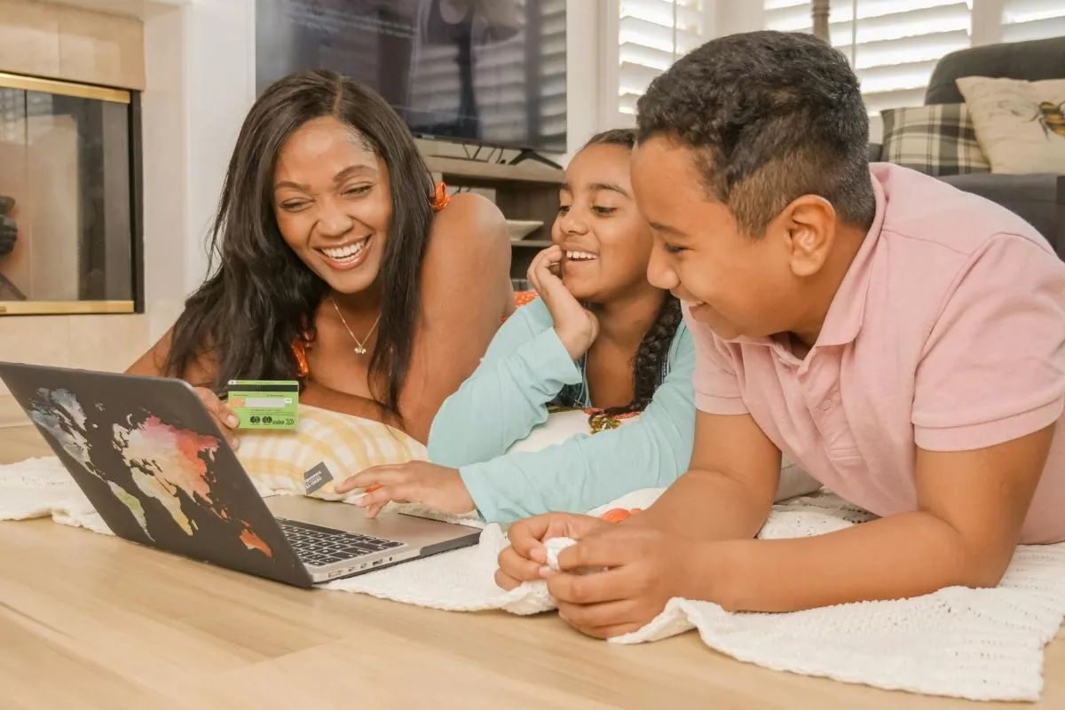 Wamenkomdig Nezar Patria: Literasi Digital Kunci Cegah Anak Ketergantungan pada AI