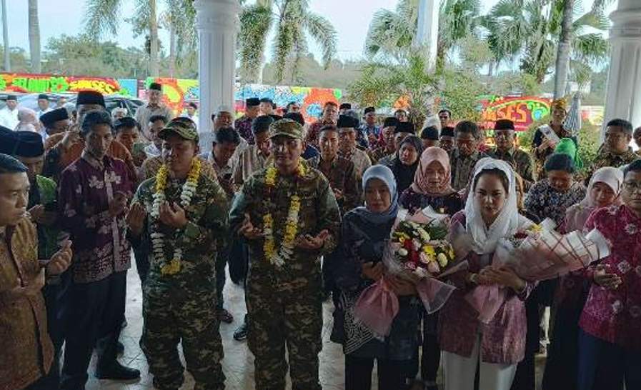 Sepulang dari Akmil Magelang, Bupati Hurmin dan Wabup Gerry Disambut Hangat di Rumah Dinas