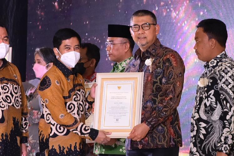 Wali Kota Jambi Syarif Fasha Kembali Sabet 2 Penghargaan STBM dari Menteri Kesehatan