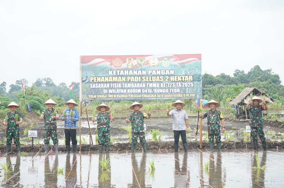 Semangat TMMD ke-123 Kodim 0416/Bute: Wujudkan Pemerataan Pembangunan dan Ketahanan Nasional di Desa Teluk K