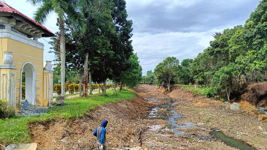 Jadikan Lokasi Rekreasi, Pemkab Tebo Mulai Bersihkan Sungai di Hutan Kota
