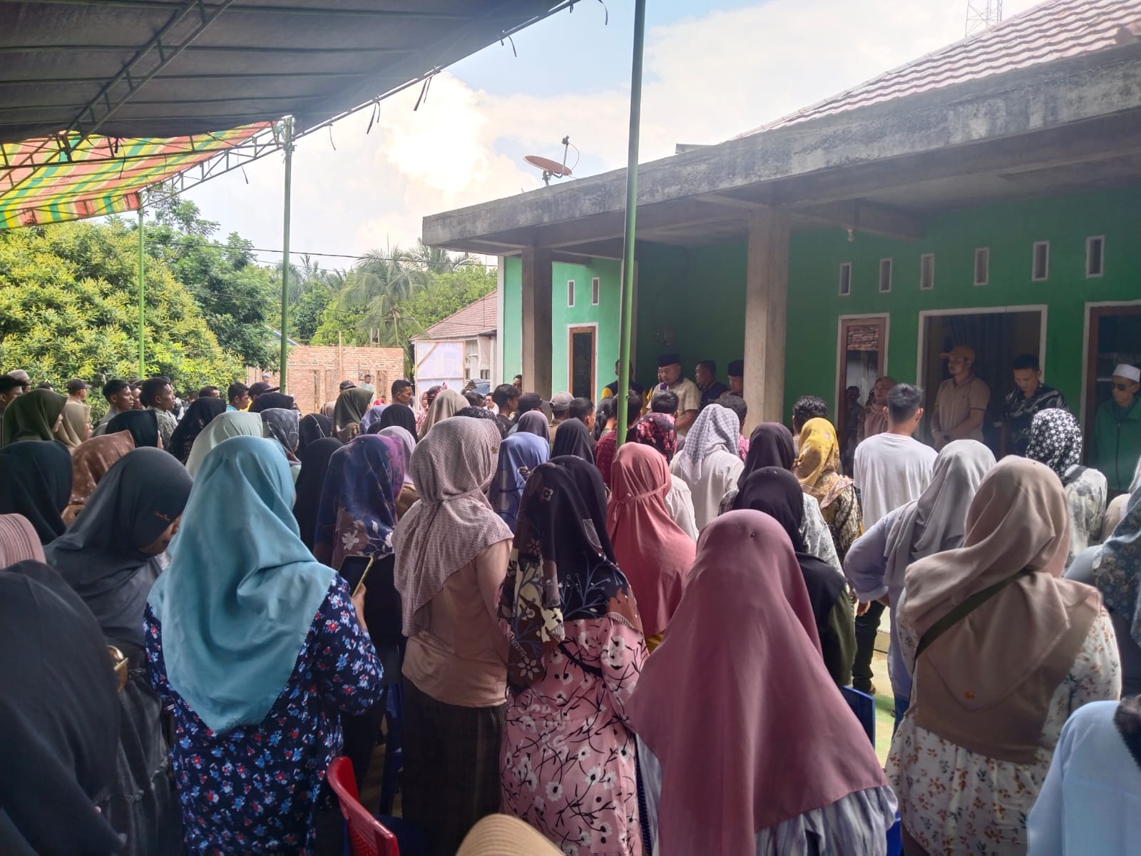 Giliran Emak-emak di Sungai Bengkal teriakkan 'Agus-Nazar, Pantang Pulang Sebelum Menang'