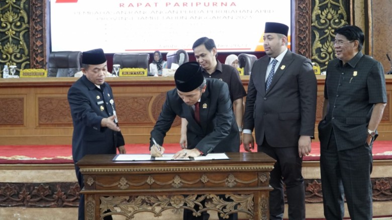 DPRD Provinsi Sahkan APBDP Provinsi Jambi 2023 Sebesar Rp 5,3 Triliun