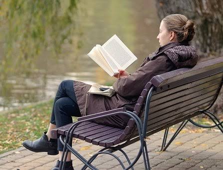 Selain Bisa Kurangi Stres, Ini 3 Manfaat Sering Baca Buku