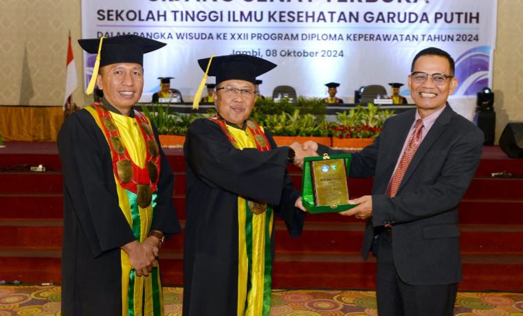 Kakesdam Hadiri Wisuda STIKES Garuda Putih Ke-XXII Tahun 2024