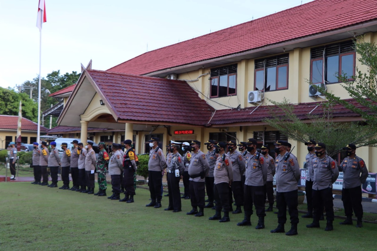 Pastikan Kamtibmas Terjaga di Malam Takbiran, Irwasda Polda Jambi Pimpin Apel Gabungan di Polres Bungo