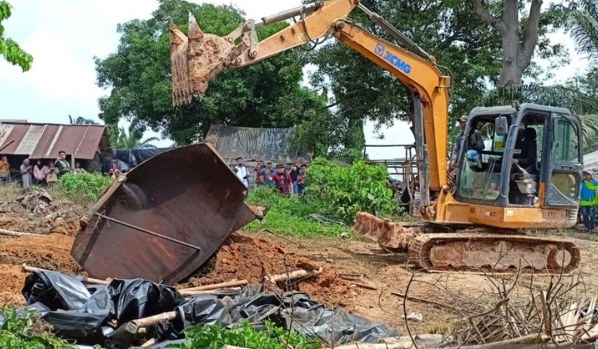 75 Tempat Penyulingan Minyak Ilegal di Muba Dibongkar Polda Sumsel