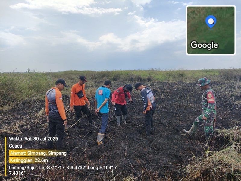 Lahan Warga di Kecamatan Berbak Tanjab Timur Terbakar, Satgas Karhutla Lakukan Pemadam