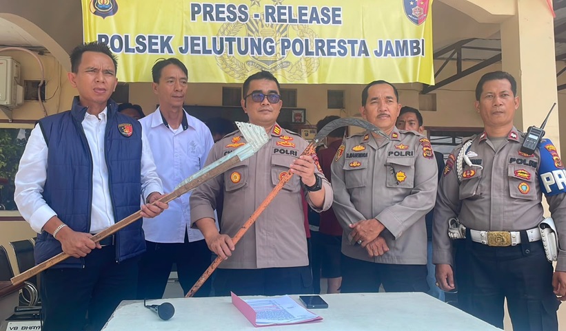 Tawuran antara Kita-Kita Saja' dengan 'Puncak Stres' di Tugu Pers Gagal, 3 Pelajar Bawa Sajam Diamankan Polisi