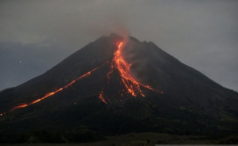 Gunung Merapi Kembali Erupsi! Tujuh Kali Awan Panas Guguran Luncur Hingga 2,5 Km ke Barat Daya