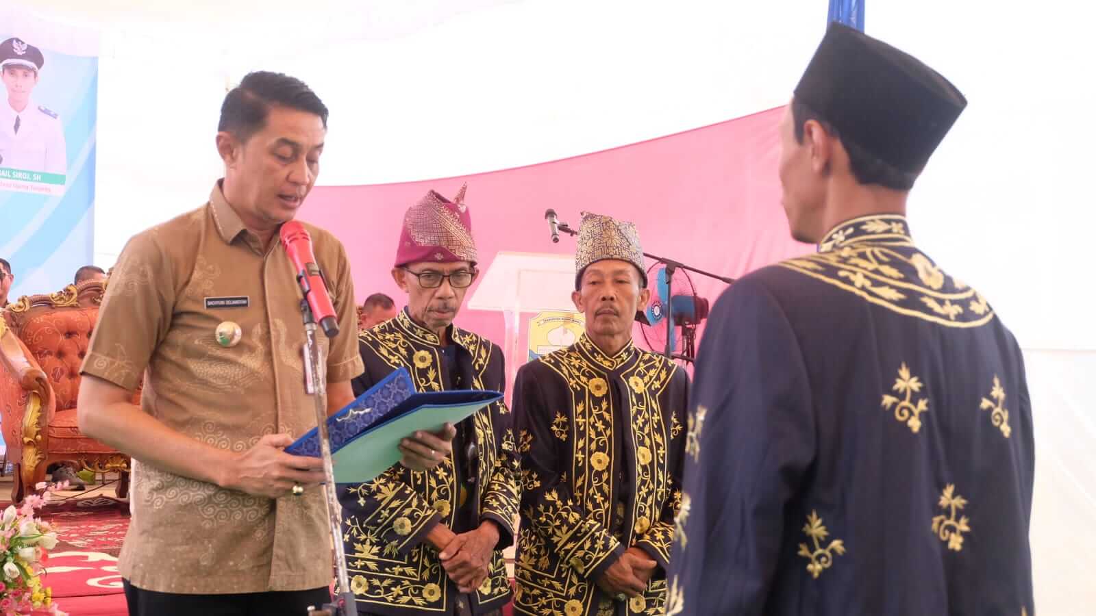 Hadiri Pengukuhan Pengurus LAM Desa Ujung Tanjung, Ini Pesan Pj Bupati Bachyuni 