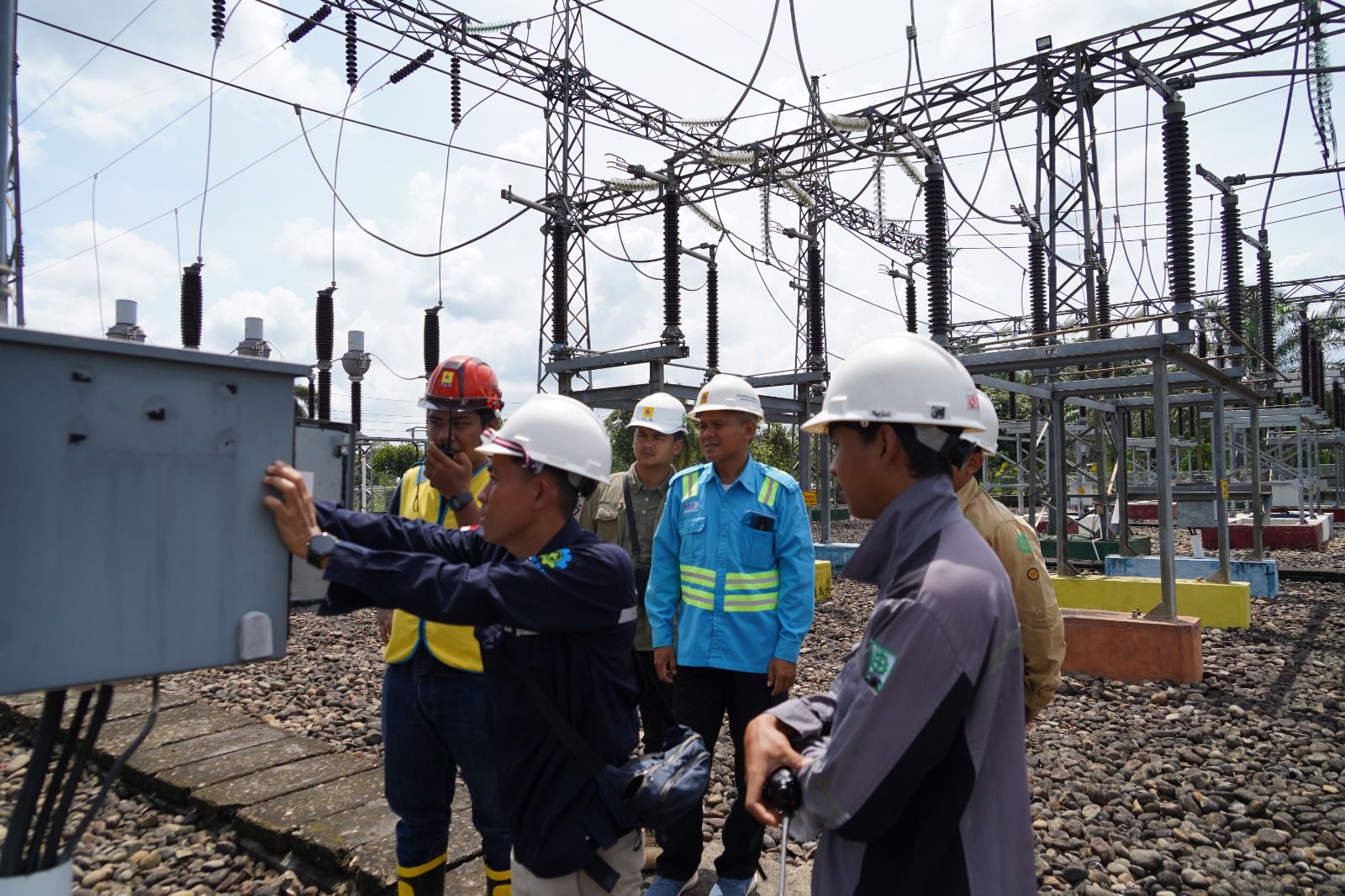 Rampungkan Pembangunan SUTT 150 kV Lubuk Linggau-Tebing Tinggi, PLN Perkuat Sistem Kelistrikan Sumsel