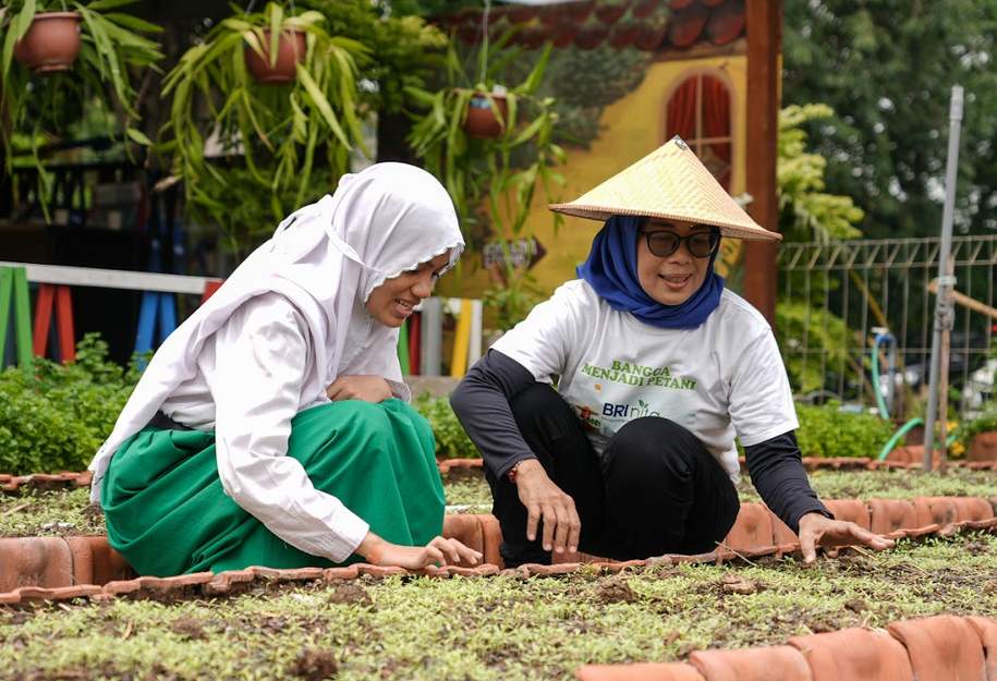 Maknai Hari Kartini, BRI Berdayakan Wanita Indonesia Melalui Program BRInita