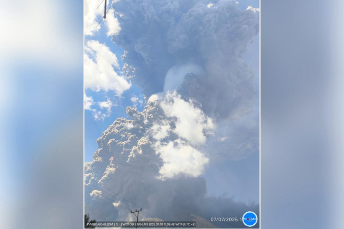 Gunung Lewotobi Laki-laki Semburkan 18.000 Meter Abu Vulkanik, Waspada Banjir Lahar!