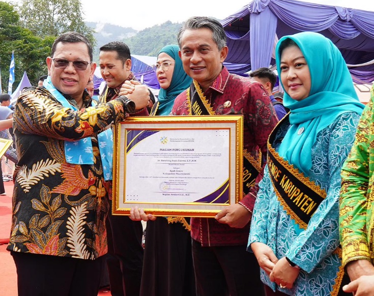 Wabup Muaro Jambi Junaidi Mahir Dikukuhkan Jadi Ayah GenRe, Serukan Peran Keluarga untuk Masa Depan Bangsa