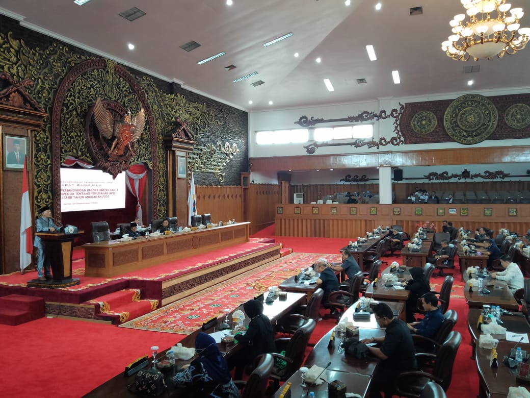 Rapat Paripurna DPRD Provinsi Jambi, Gubernur Jambi Sampaikan LPJ APBD Tahun Anggaran 2021