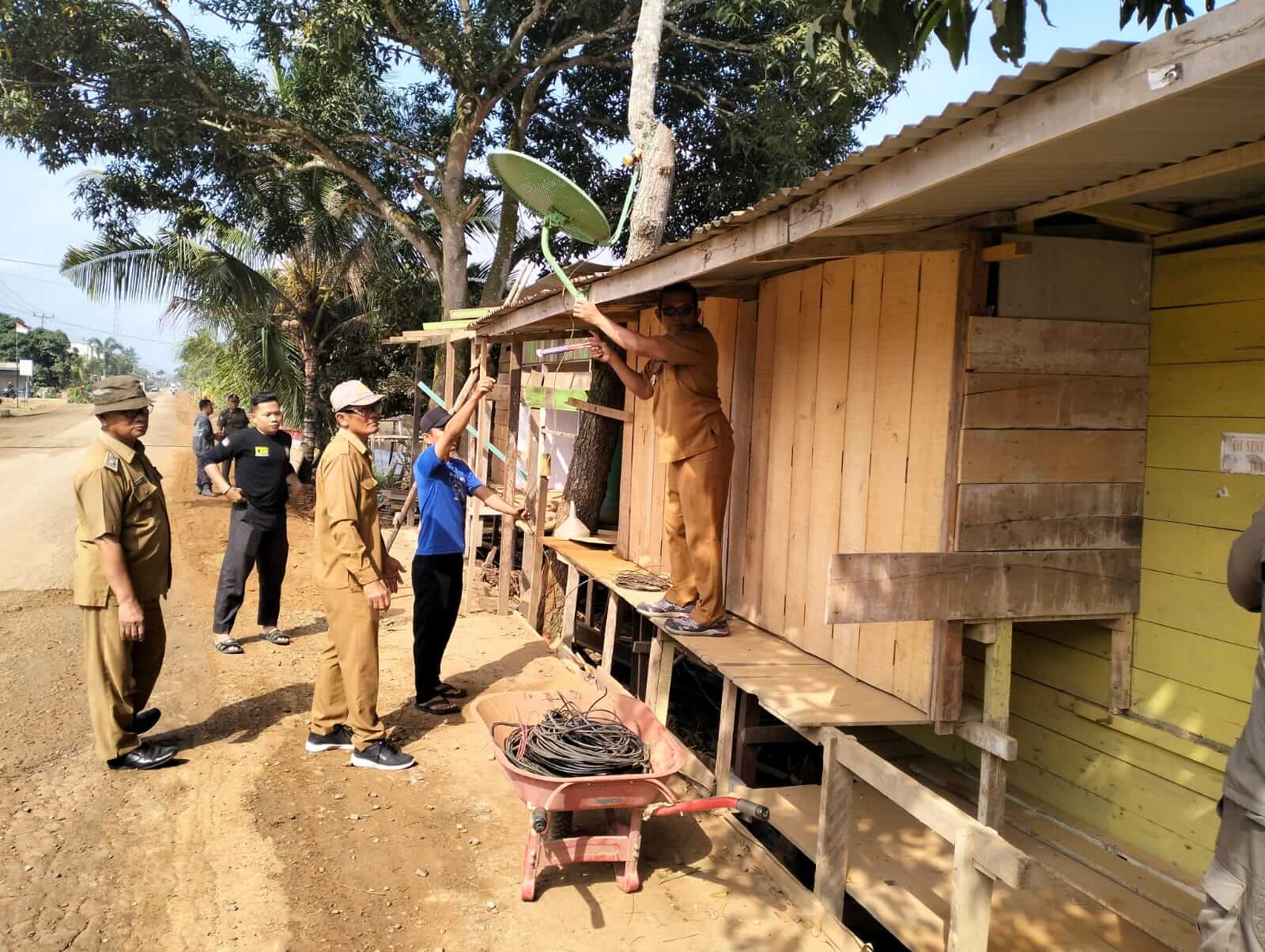 Masuk Jalur Hijau, Sejumlah Bangunan di Tanjabtim Dibongkar 