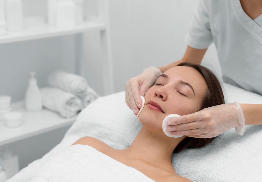 Waspada! 4 Jenis Facial di Salon Ini Bisa Picu Masalah Serius pada Kulit Wajah