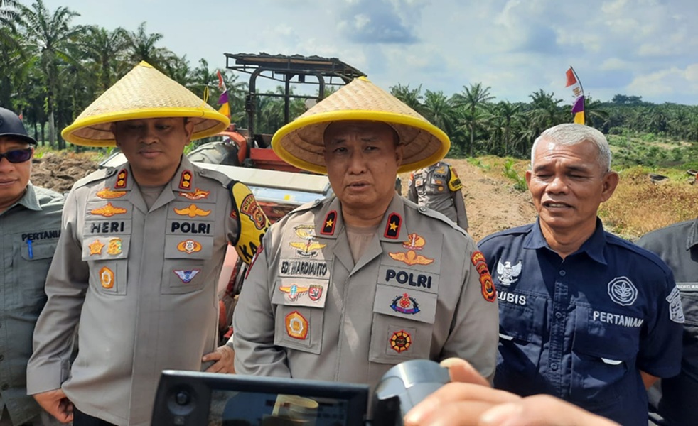 Dukung Ketahanan Pangan, Wakapolda Jambi Pimpin Penanaman Bibit Jagung di Kabupaten Muaro Jambi