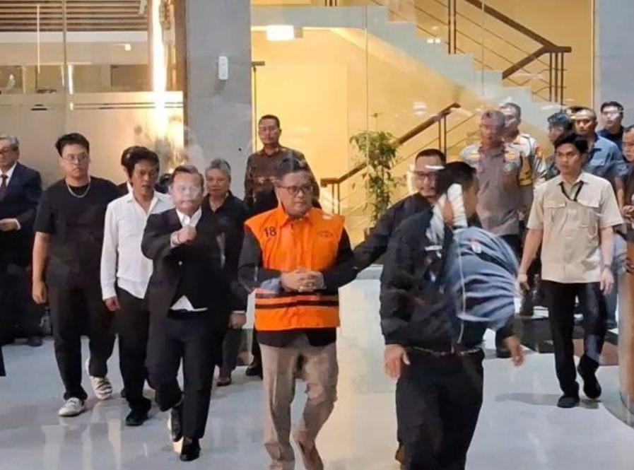 Pakai Rompi, Sekjen DPP PDIP Hasto Kristiyanto Resmi Ditahan KPK