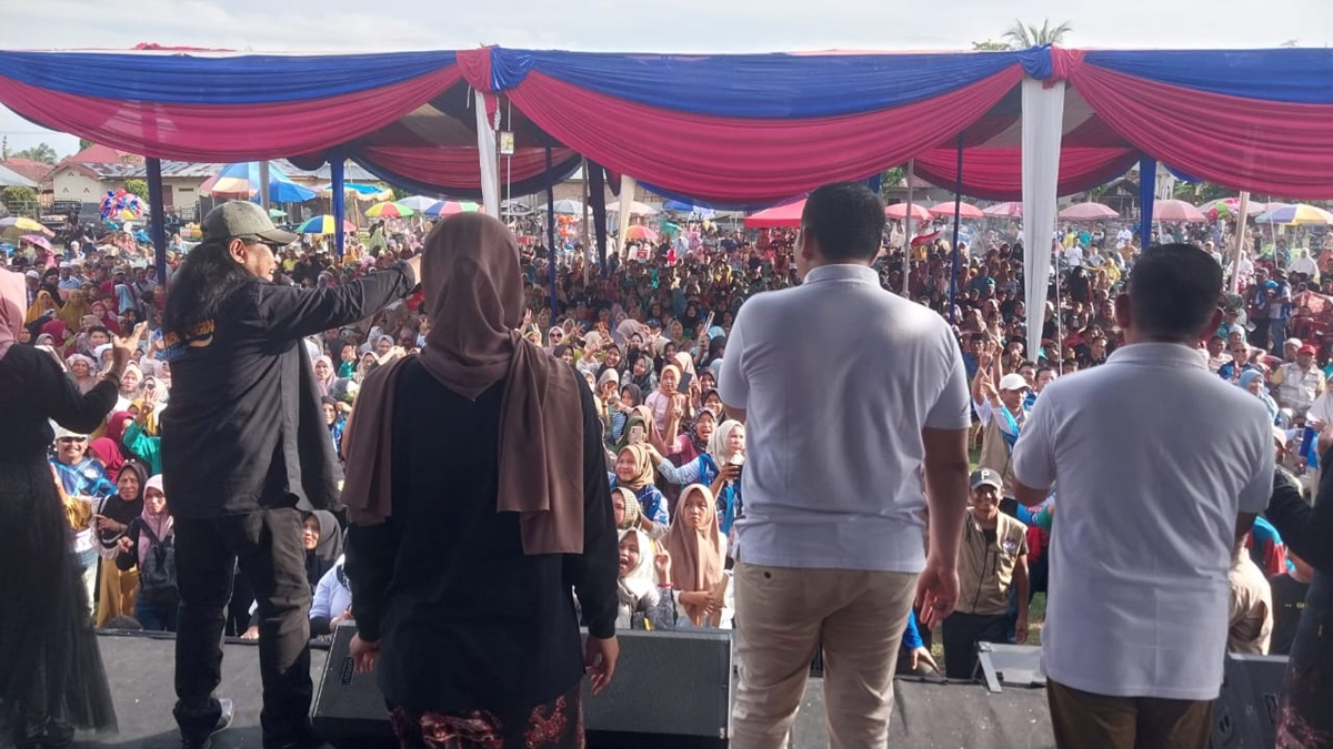 Di depan Ribuan Massa, Fuadi Ajak Keluarga Besar Nenek 4 Puyang 8 untuk Memilih Syukur-Khafid