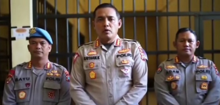 Oknum Polisi yang Jilat Kue Ulang Tahun untuk TNI Langsung Diamankan, Dirlantas Polda Papua Barat Minta Maaf