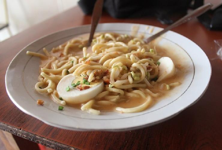 9 Tempat Makan Mie Celor Enak di Palembang, Makanan Khas Sumatera Selatan yang Wajib Kamu Coba