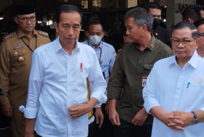 Setelah Lampung, Presiden Jokowi Ambil Alih Perbaikan Jalan Sungai Gelam di Provinsi Jambi